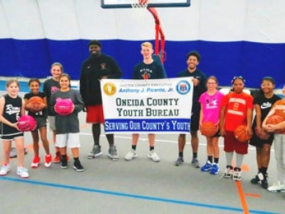 UCBasketballGroupSign